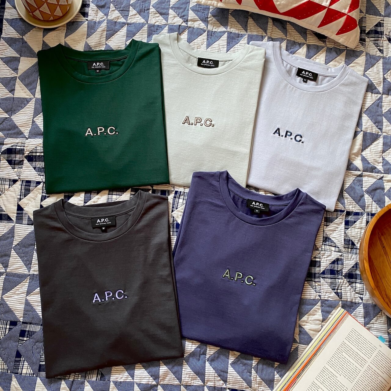 A.P.C.】路面店限定ロゴTシャツにひとめぼれ！ニュアンスカラー＆刺繍
