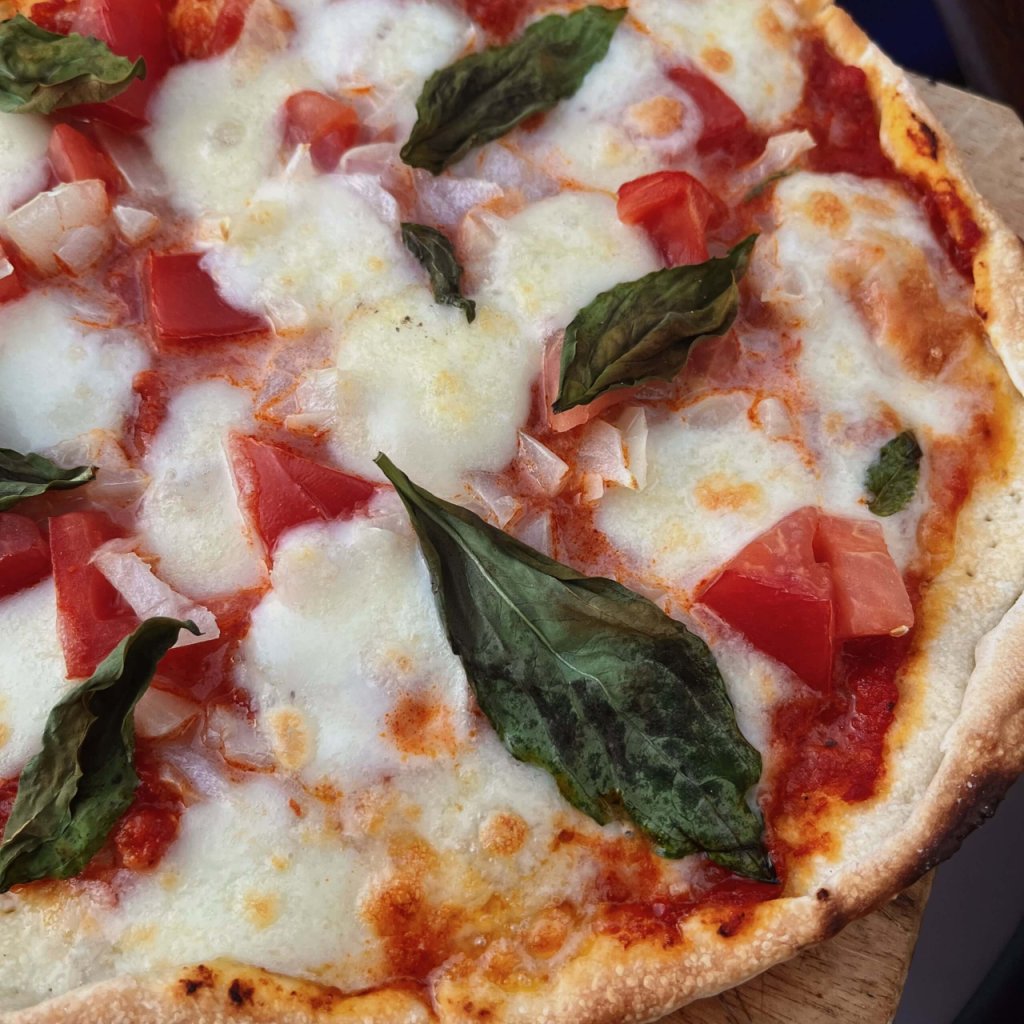 写真：手作りピザ生地とピザソースで作る絶品マルゲリータ