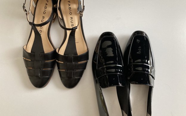 写真　FABIO RUSCONI（ファビオルスコーニ）のグルカサンダル、ADAM ET ROPE’（アダム エ ロぺ）サステナブル・晴雨兼用レインローファー