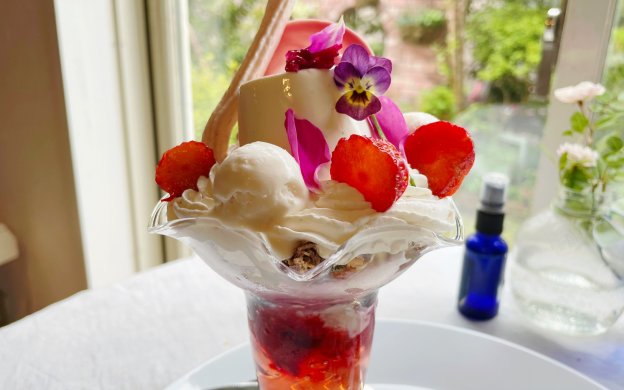 バラとパンナコッタのparfait　あざみ野　たまプラーザ　美しが丘　横浜市青葉区　グルメ　カフェ　ネイビー　Cafe NAVY　パフェ活　パフェ　LEE100人隊　TB はな　おでかけ　おでかけ部