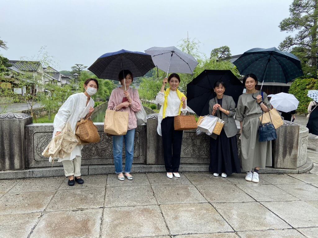 写真:大原美術館前で集合写真