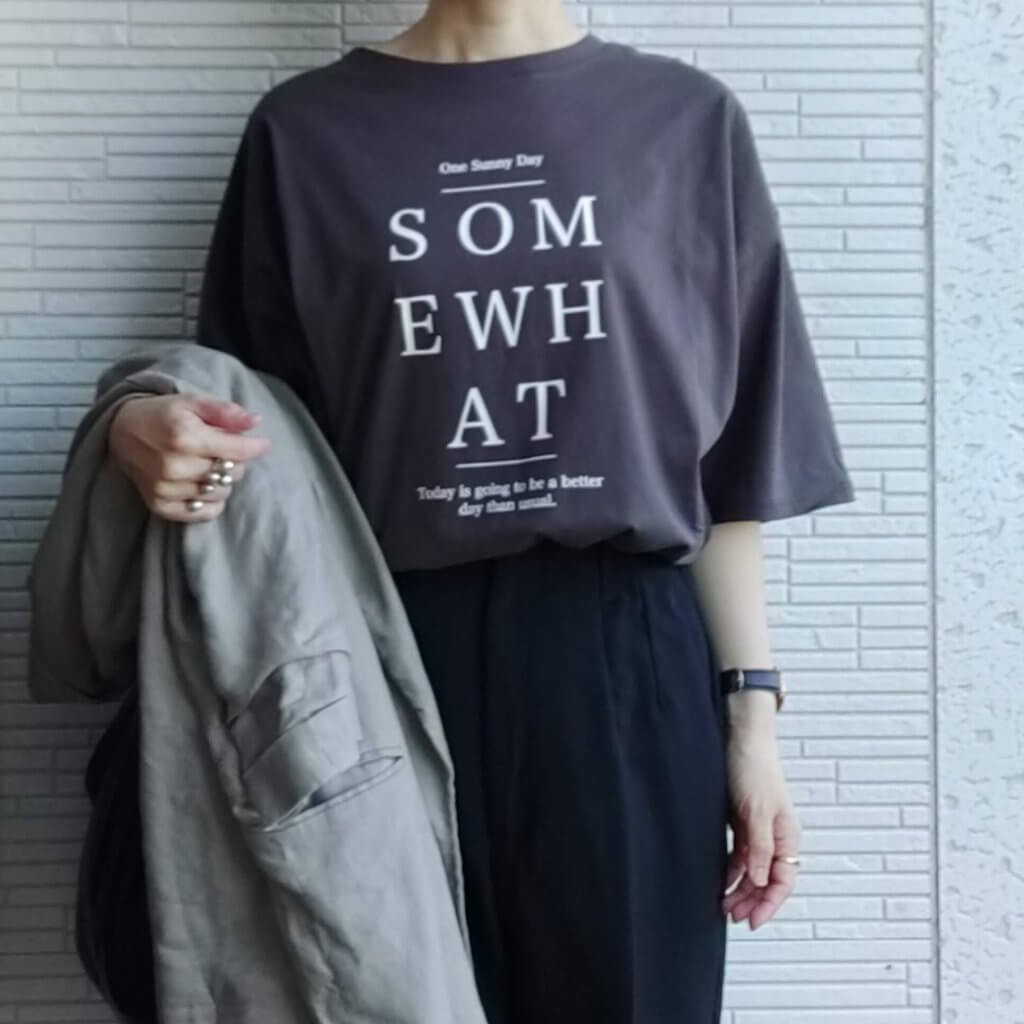 しまむら　ロゴT　Tシャツ