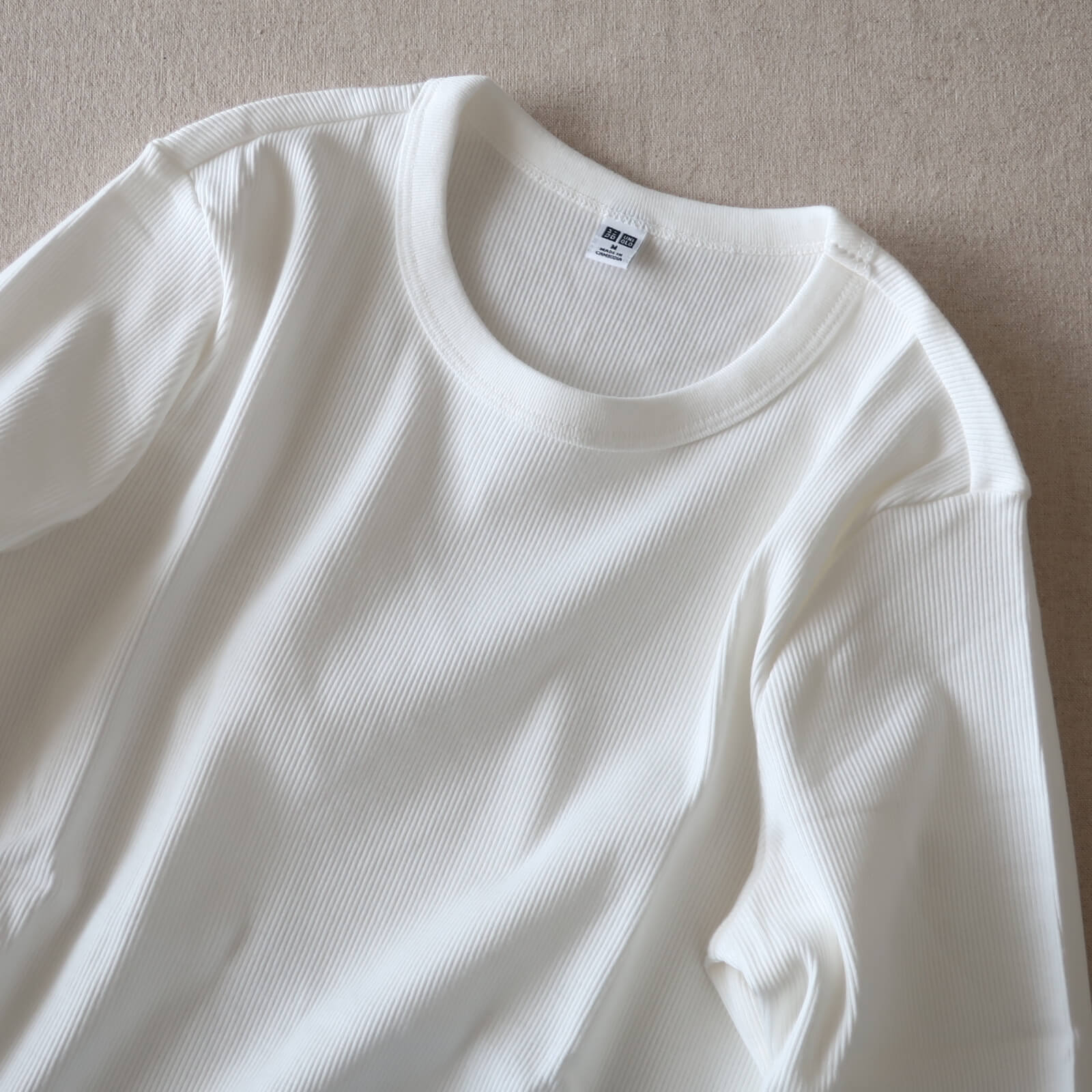 大人に似合うきれいめTシャツ【UNIQLO】リブクルーネックT | LEE