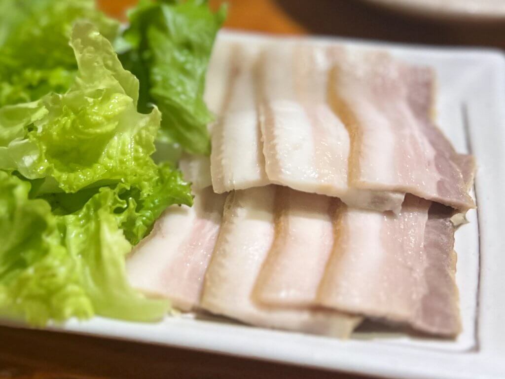 【沖縄】島豚ひとすじの専門店「満味」で味わい尽くしその恵みを伝え紡ぐ 001icoco