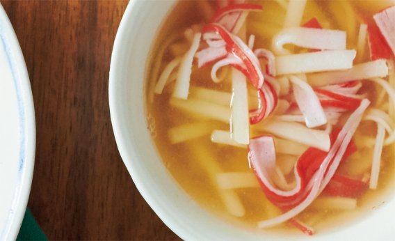 アイキャッチ写真：じゃがいもとカニかまのスープ
