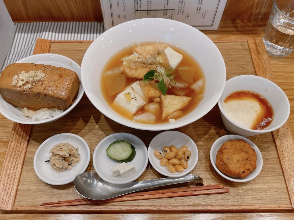 東京恵比寿にある豆富食堂の豆腐御膳。集英社LEE100人隊