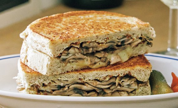 「マッシュルームのホットサンド」レシピ／馬田草織さん