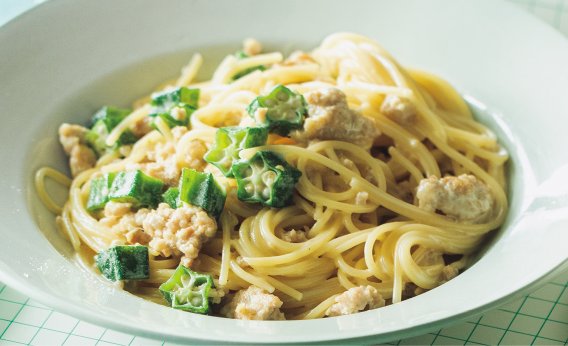 「鶏ひき肉とオクラの柚子こしょうクリームパスタ」レシピ／長谷川あかりさん