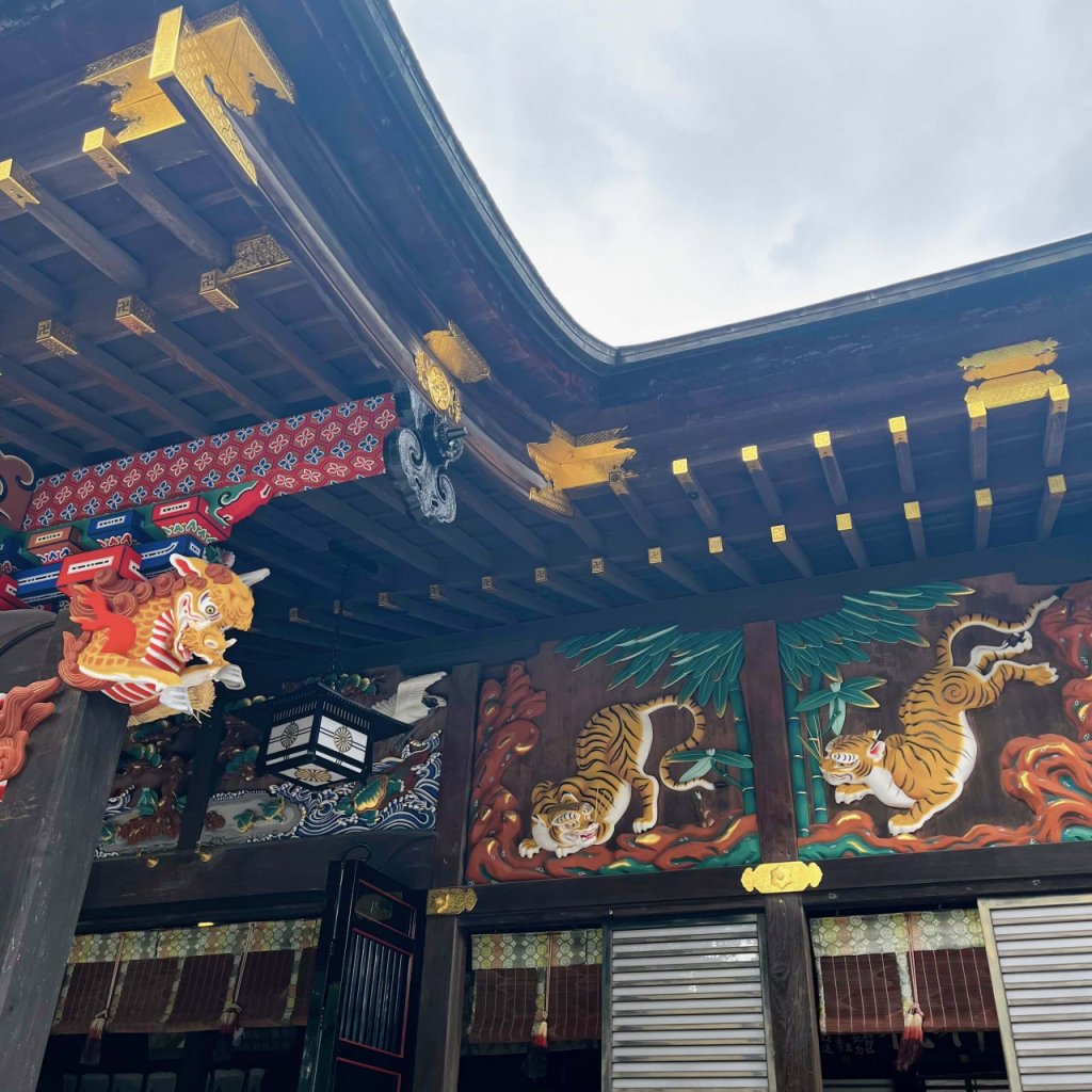 写真：秩父神社の美しい虎の彫刻
