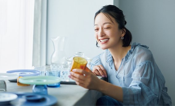 夏の食卓を涼やかに彩る！「高山 都さんのおすすめ」冷たさが伝わる食器たち