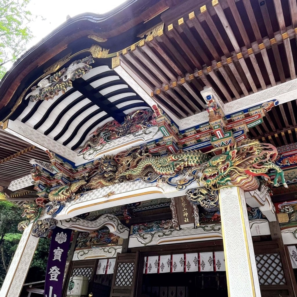 写真：宝登山神社本殿の龍の装飾