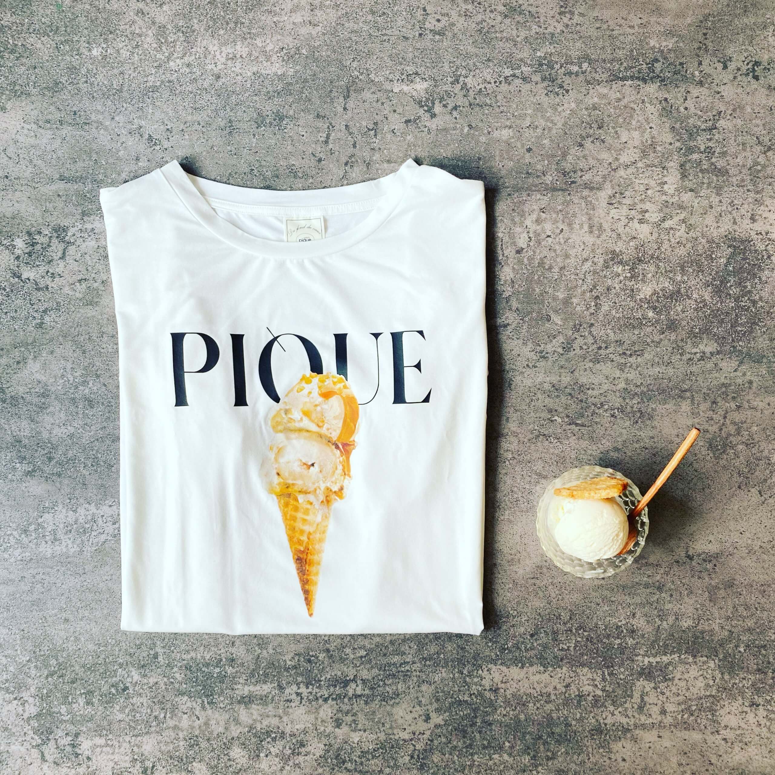 写真：gelato piqueCOOL クローゼットのレーヨンアイスロゴＴシャツ　アイスクリーム　置き画　正面