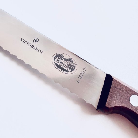 【ビクトリノックス】ブレッドナイフの切れ味に感動 LEE