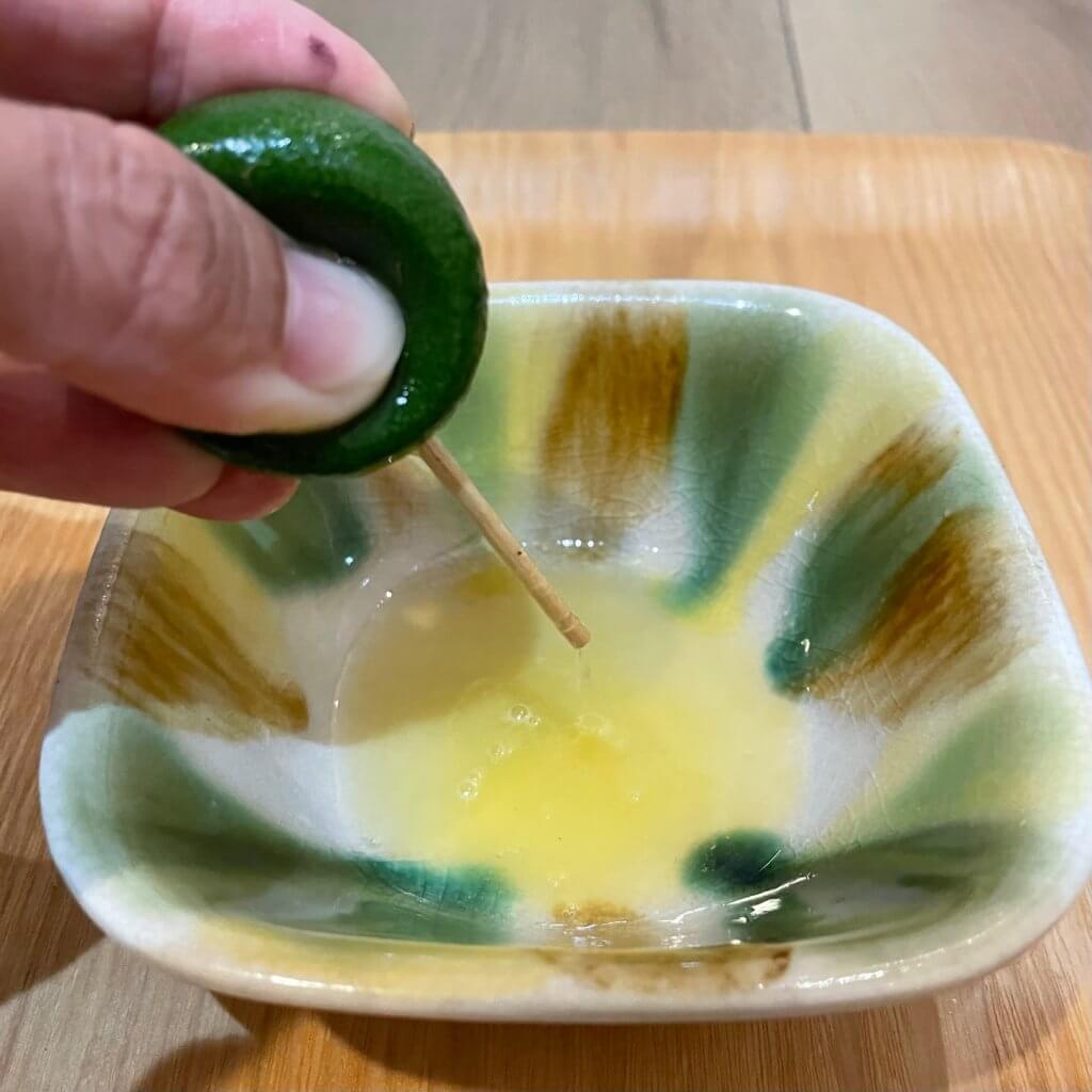 シークァーサー、沖縄、果汁、絞り方