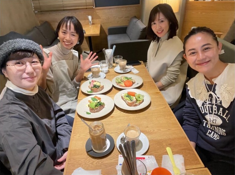 写真：100人隊デートの食事風景