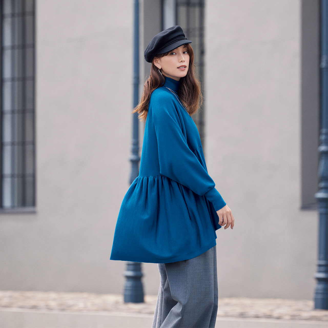 蛯原友里さんが着る】カレンソロジーの新定番「ニット＆パンツ」 | LEE 