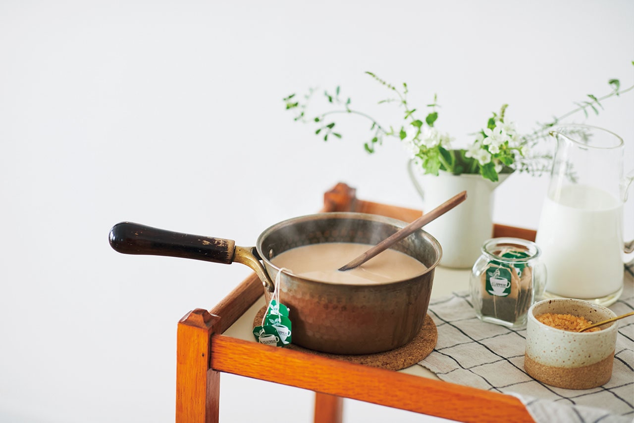 20年ほど使っている銅の片手鍋でミルクティーを作る