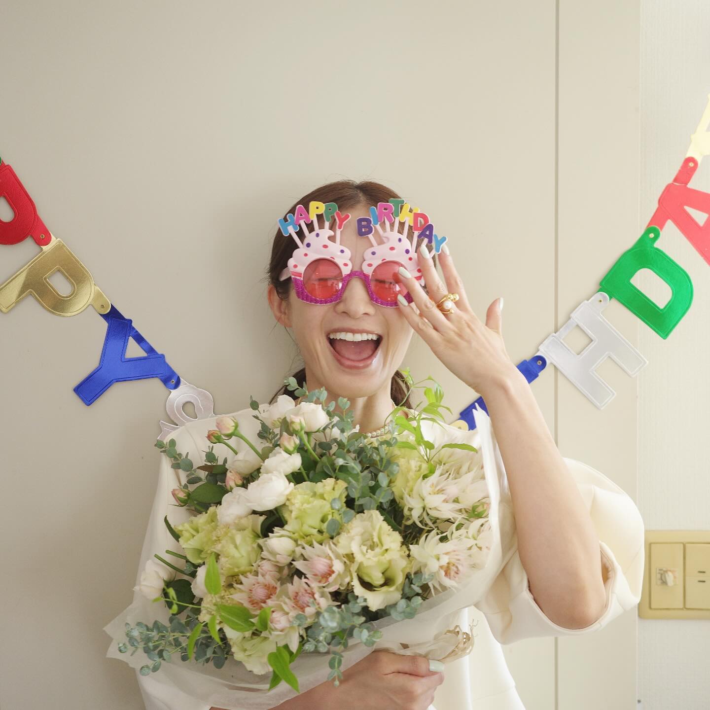 高垣麗子さんの誕生日をお祝い！【LEE編集部の撮影風景】