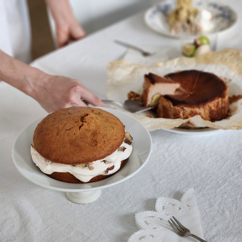 写真：栗とカシスのヴィクトリアサンドイッチケーキ
