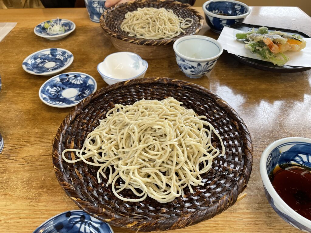 湧水もりそば　一番人気　九割蕎麦　湧水天もりそば　天麩羅　深大寺　手打ち蕎麦　手打ちそば　湧水　行列　2023　LEE100人隊　TB　はな　おでかけ　おでかけ部　美味しい