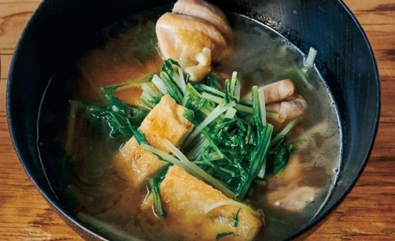 鶏ももと油揚げ、水菜のスープ