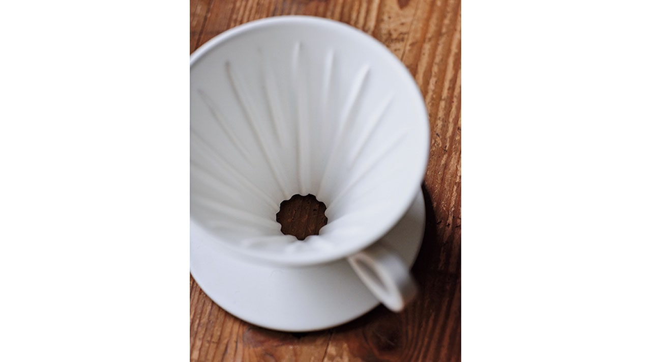 直線の溝を入れた円錐型のドリッパーは、雑味の少ないすっきりしたコーヒーが淹れられる