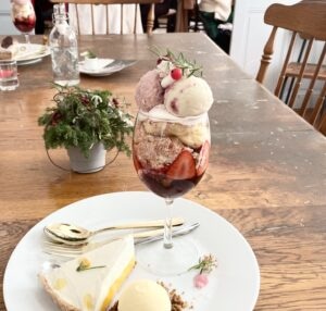 クリスマス　パフェ　パフェ活　christmas Xmas Parfait カフェネイビー　Cafe NAVY 2023年12月　おでかけ　おでかけ部　lee100人隊 TB はな　ミコト屋　KIKIミルク　アイス　スイーツ　グルメ　グルメ情報