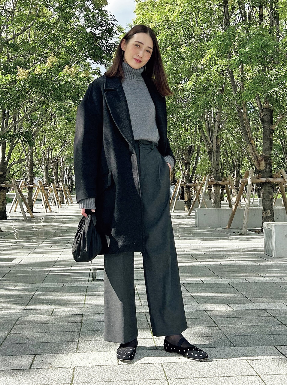 LEEキャラクター 大橋真代さん　Coat：ISABEL MARANT　Knit：INSCRIRE　Pants：AEWEN MATOPH　Bag：HELOYSE　Shoes：PIPPICHIC