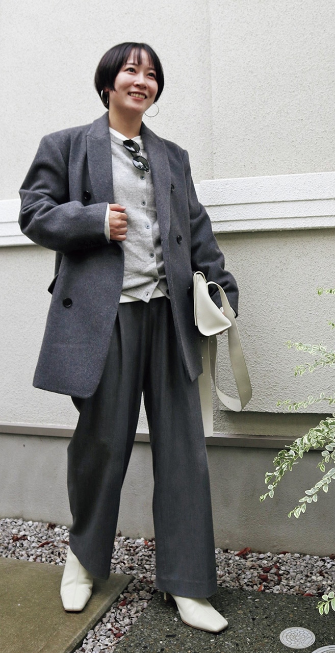 LEEキャラクター 高井理子さん　Coat：KAYLE　Cardigan＆Pants：UNIQLO　Bag：apart by lowrys　Shoes：FRAY I.D