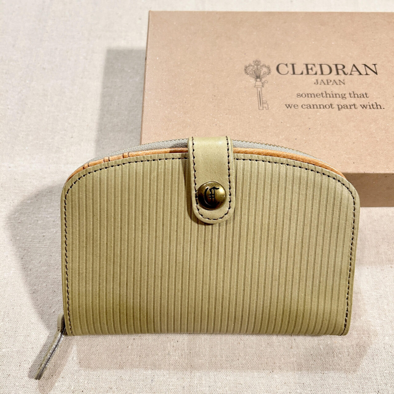 【CLEDRAN】ピスタチオカラーのお財布で辰年スタート | LEE