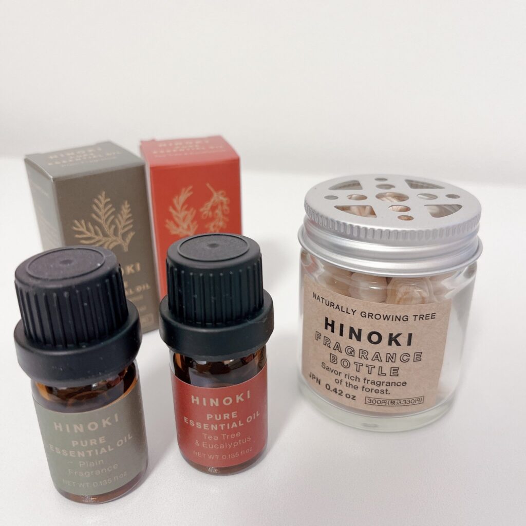 【Standard Productsでお買い物】2人目：ヒノキ ピュアエッセンシャルオイル（各550円）、ヒノキ フレグランスボトル（330円）
