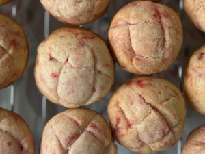 苺メロンパン風クッキーを焼きました 001icoco