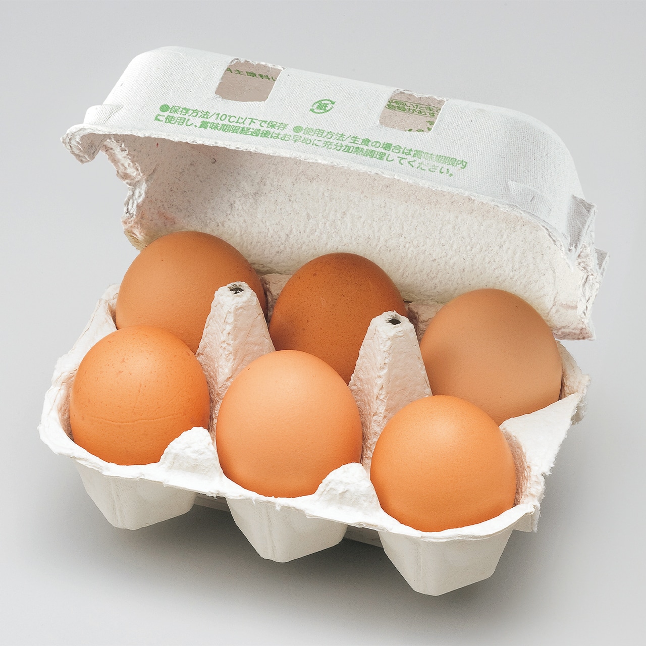 ●コア・フード平飼いたまご　6個（MS~LL）　¥376
 鶏舎の中を自由に走り回れる環境で飼育された鶏の卵。厳選した飼料には、米ぬかなどを使った発酵飼料も配合。鶏の腸内環境が整えられることで、うまれた卵は濃厚な味わいに。