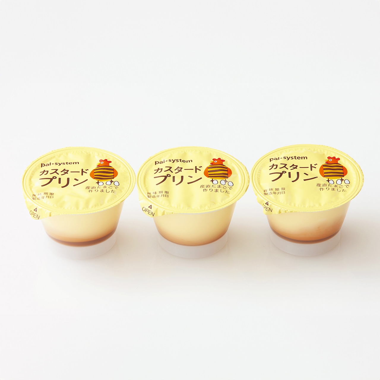 ●カスタードプリン　85g×3個　¥257
原料は、飼料や育て方にこだわった産直たまごと、生乳、砂糖のみ。じっくりと蒸して固めたシンプルなプリンは、卵の新鮮な風味が感じられます。