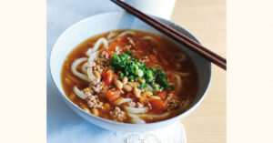 「豚ひき肉と納豆のピリ辛あんかけうどん」レシピ／長谷川あかりさん