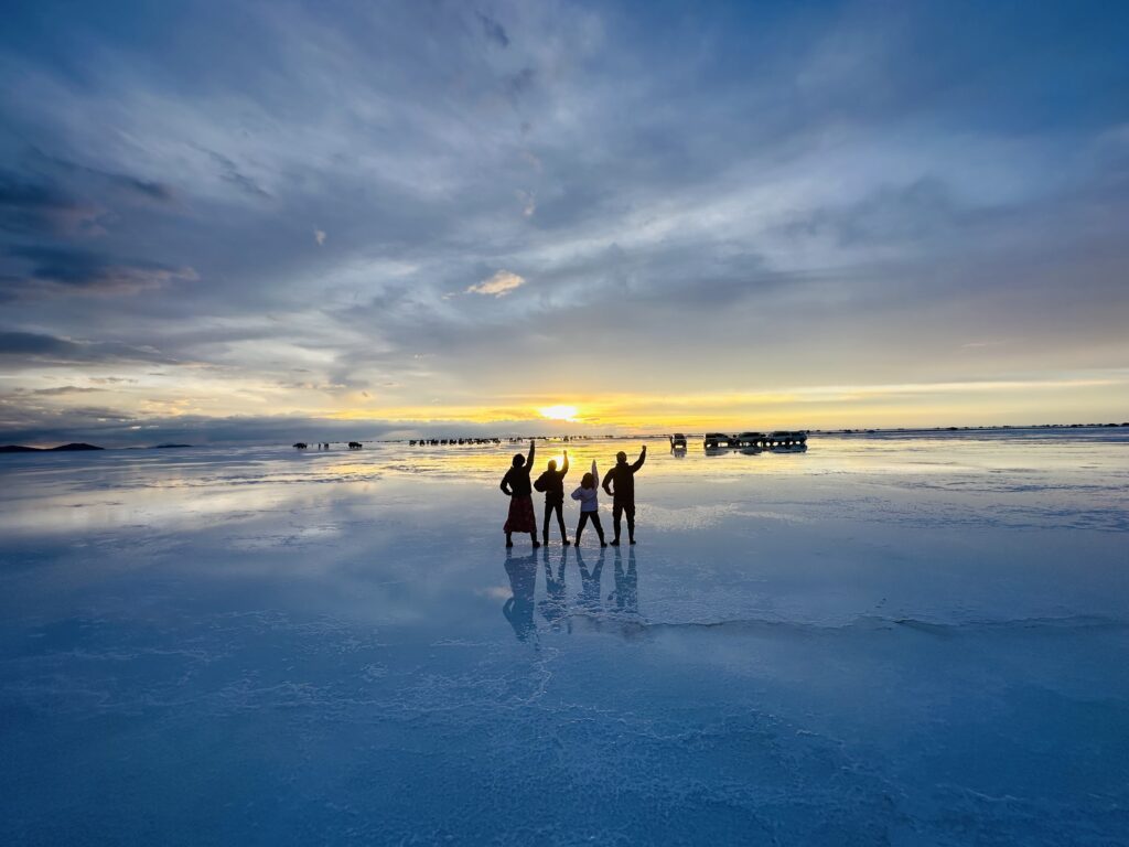 夕暮れのウユニ塩湖