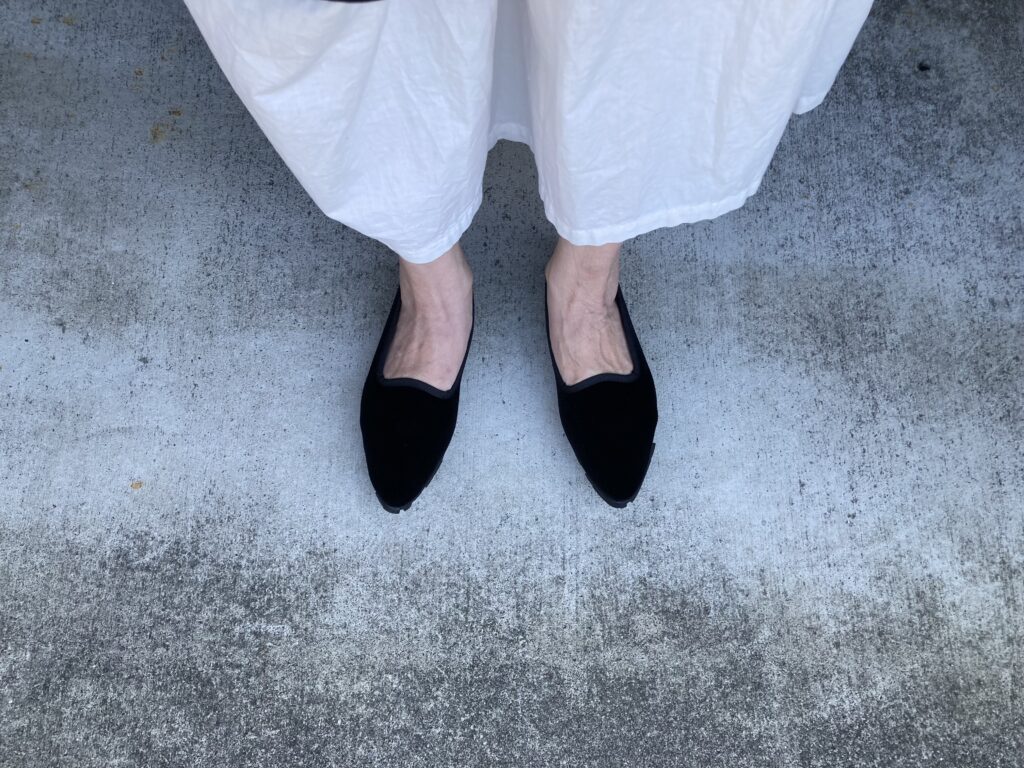 写真　きれい見え！柔らかくて履きやすい大人のファブリックシューズ「nora（ノラ）」、スペインの靴、外反母趾でも痛くない靴