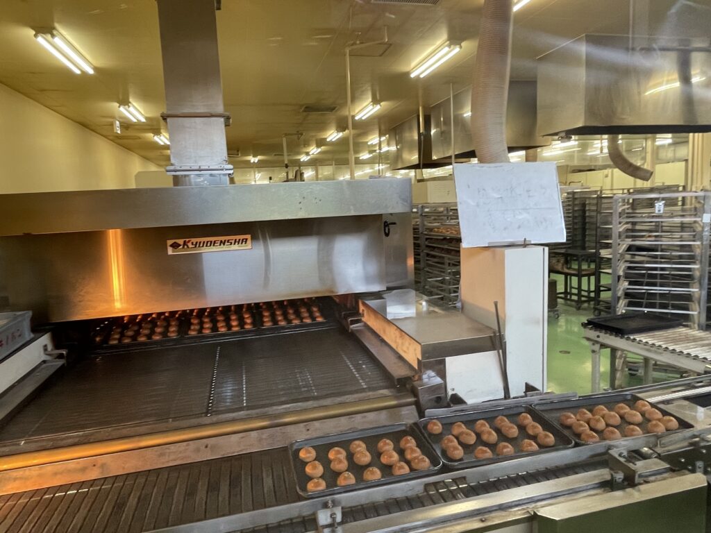 オギノパン　パン工場見学　LEE100人隊　TB　はな　橋本　本社　工場直売　揚げパン　あげパン　名物　揚げたて　製造ライン