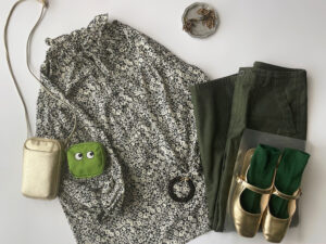 GU ジーユー　UNIQLO×ANYA HINDMARCH　ユニクロ　UNIQLO　アニヤ・ハインドマーチ　ベイカーパンツ　FUA accessory　フウアアクセサリー　United Arrows　Beauty & Youth ユナイテッドアローズビューティーアンドユース 靴下屋　Tabio　小花柄ペザントブラウス　LEE100人隊　TB　はな　今日なに着てる