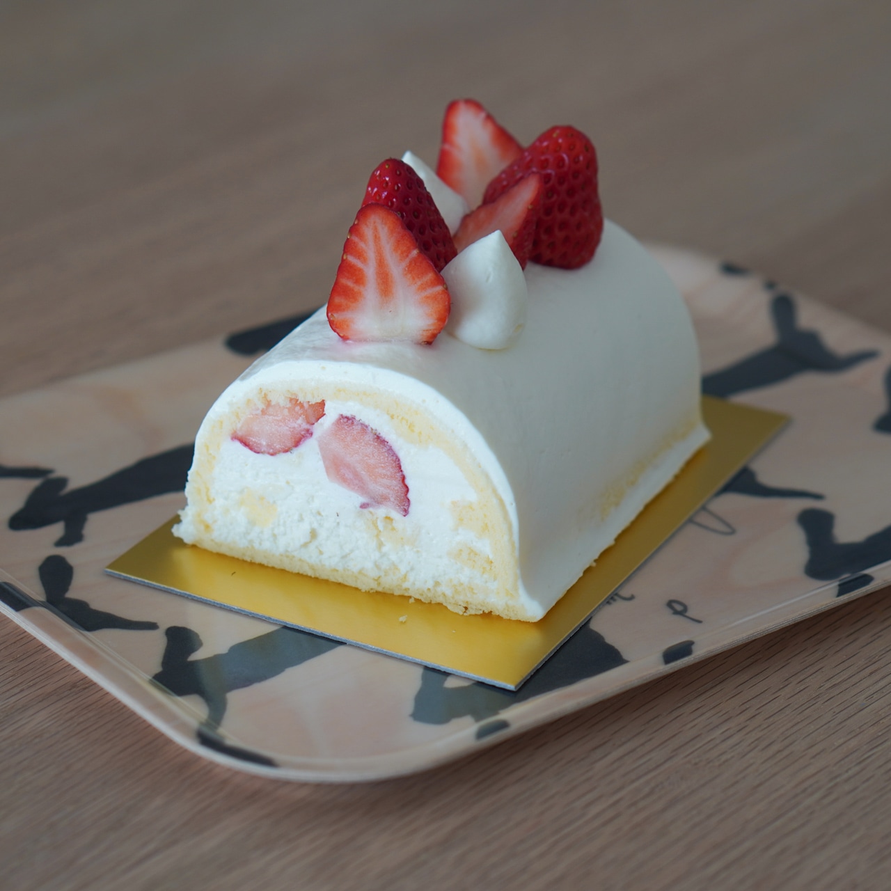 【パレスホテル東京】驚きの900円!シンプル素材がおいしい「端っこロール」 | LEE