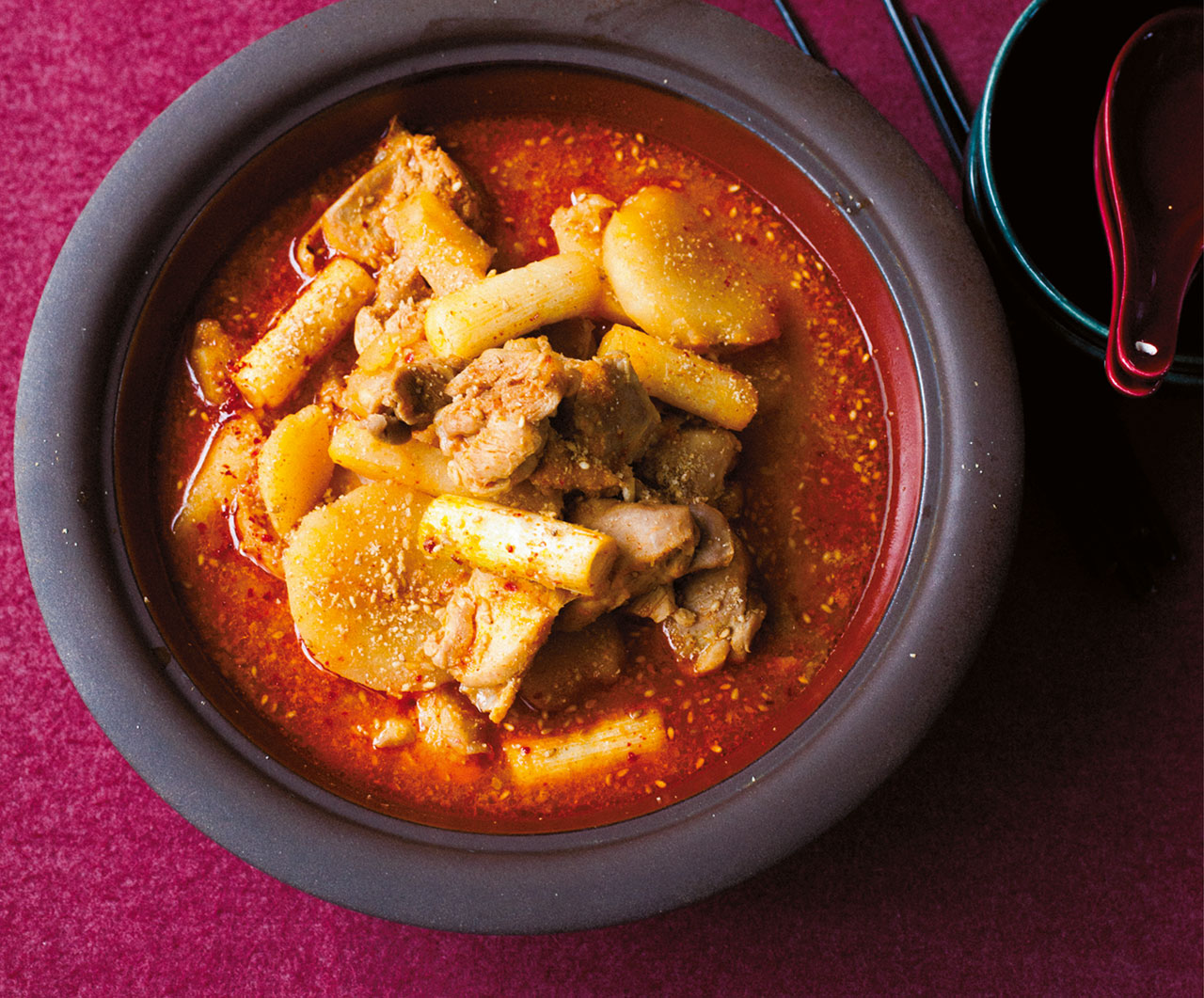 「鶏、じゃがいも、長ねぎの韓国鍋」レシピ／コウケンテツさん