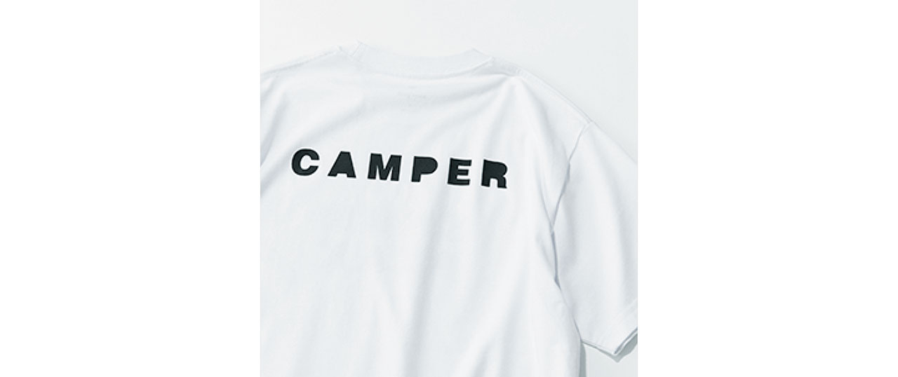 フロントはブランド名、バックには「CAMPER」の文字が