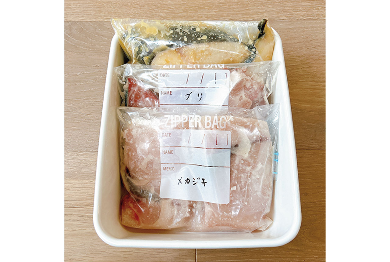 肉魚は、新鮮なものを買えるスーパーで週末まとめ買い。半分ほどは塩麴に漬けて冷凍してます