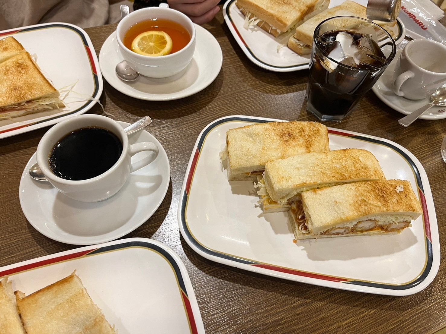 写真　名古屋の老舗の喫茶店「コンパル」でモーニング、名古屋のお得なモーニング、ボリューム満点大人気モーニング。