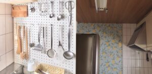 【暮らし上手のキッチンDIY】LEE100人隊さっこさんのリメイク術を拝見！【天井、キッチンツール収納】