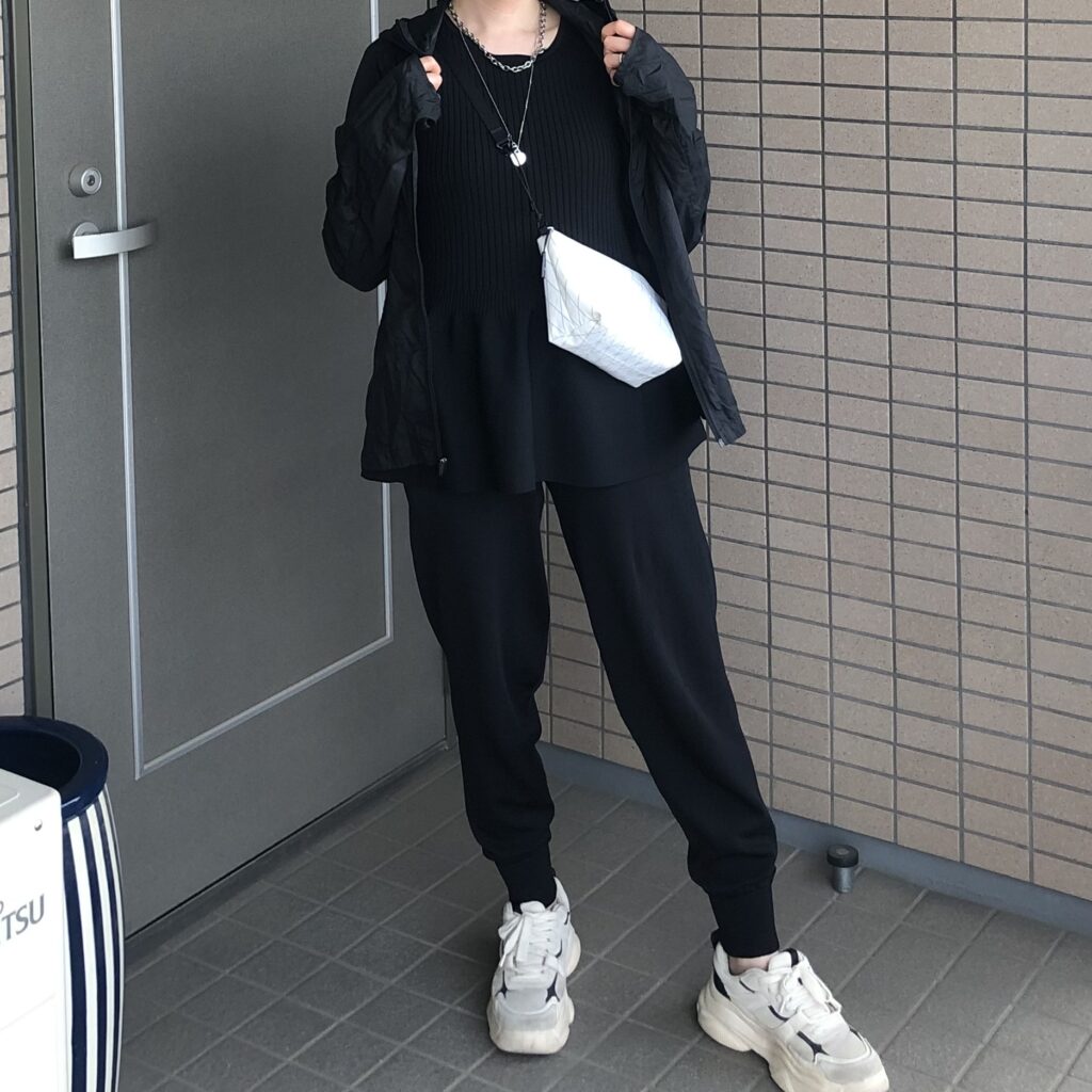 運動会　地味色　モノトーン　ママコーデ　春夏