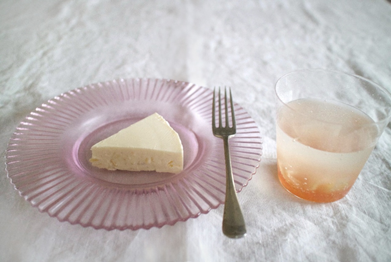 
「歩粉（ほこ）」磯谷仁美さんの、おうちで作れるやさしいお菓子 新生姜コンポートレアチーズケーキ レシピ できあがり01
