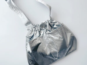 GU　ジーユー　ナイロンドローストリングバッグ　シルバー　SILVER　超軽バッグ　ナイロンバッグ　LEE100人隊　TB　はな　今日のお買い物