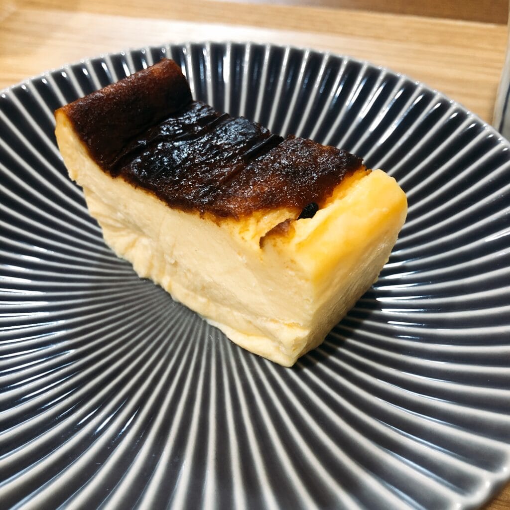 UNI COFFEE ROASTERY　川崎市役所　バスクチーズケーキ