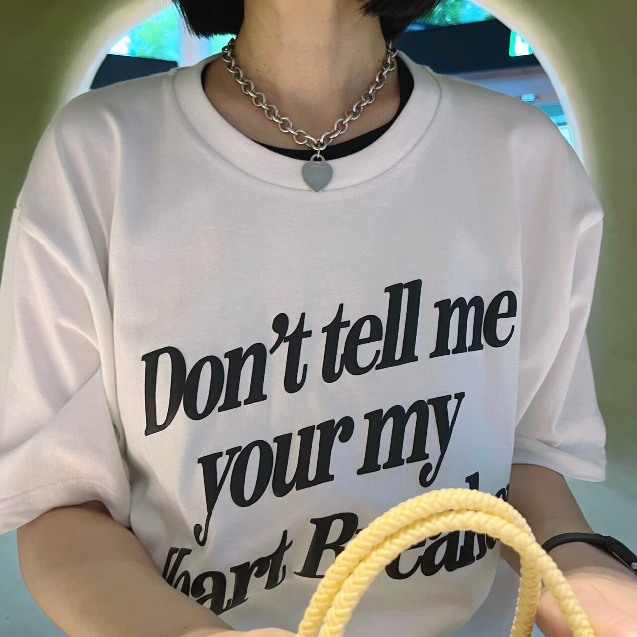 写真：ユニクロのホルターネックブラタンクトップ＋アダムエロペのTシャツコーデ